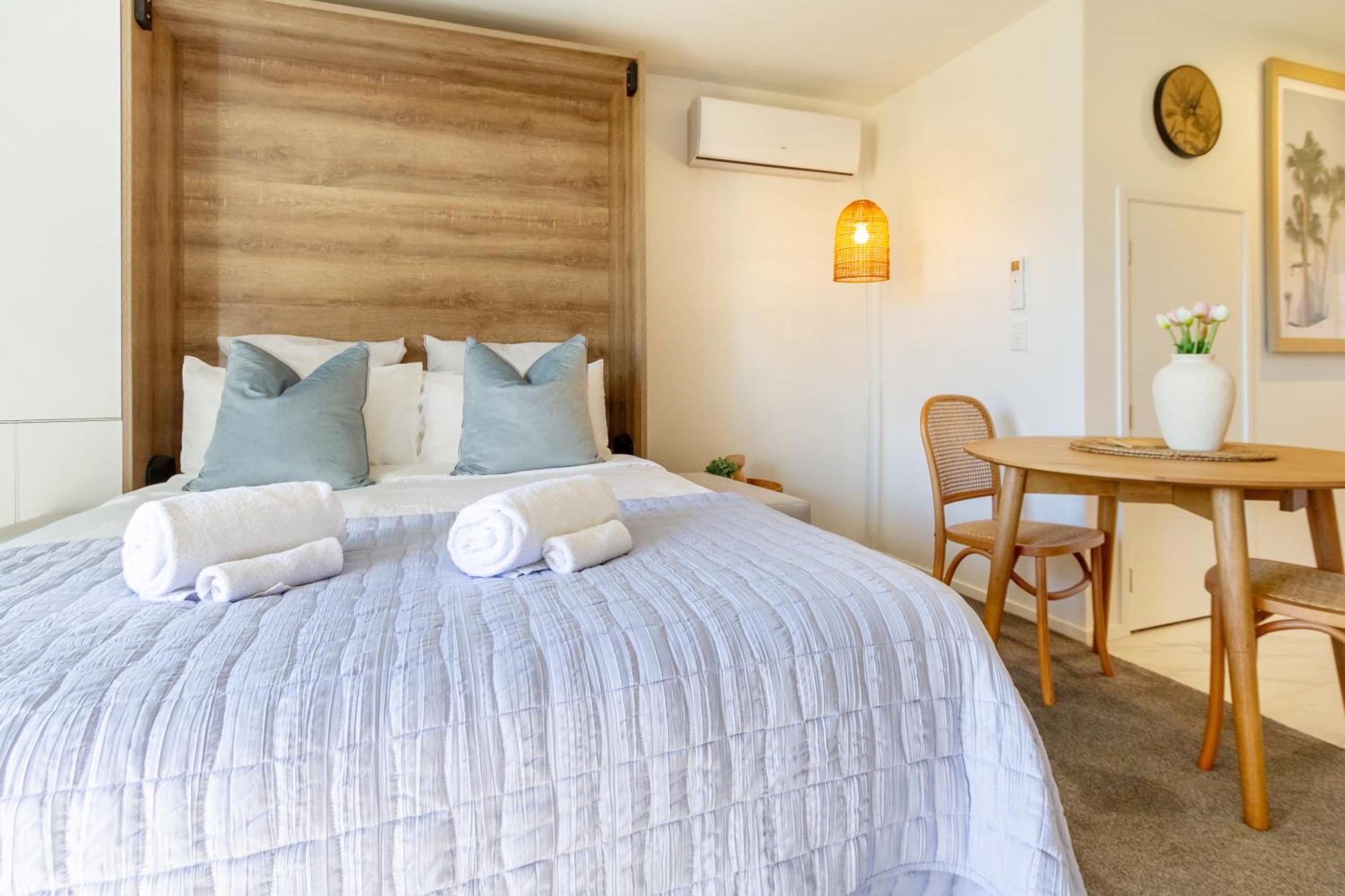 Downtown Delight: Studio At 8 Wilmer With Backyard Christchurch Eksteriør billede