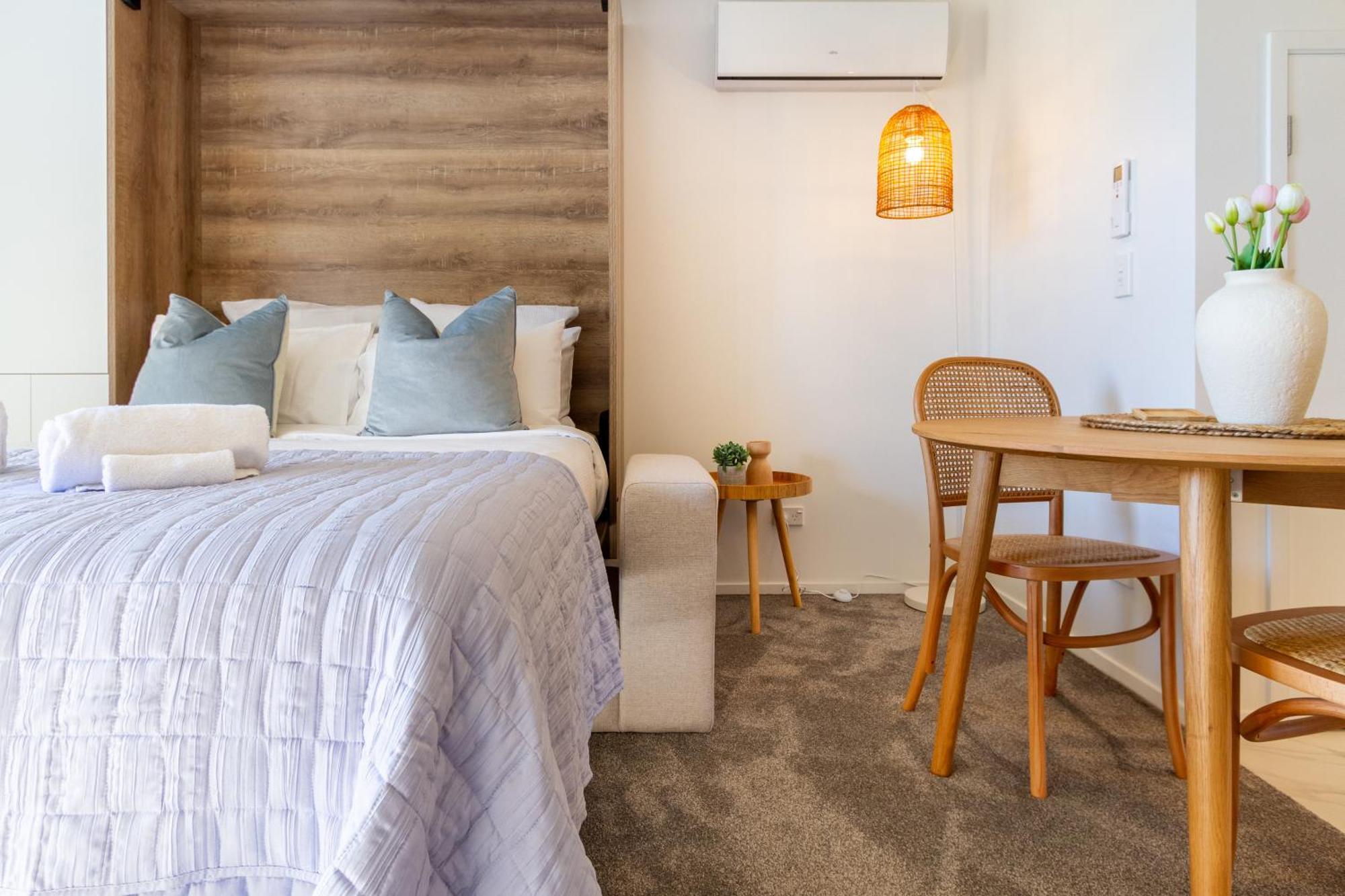 Downtown Delight: Studio At 8 Wilmer With Backyard Christchurch Eksteriør billede