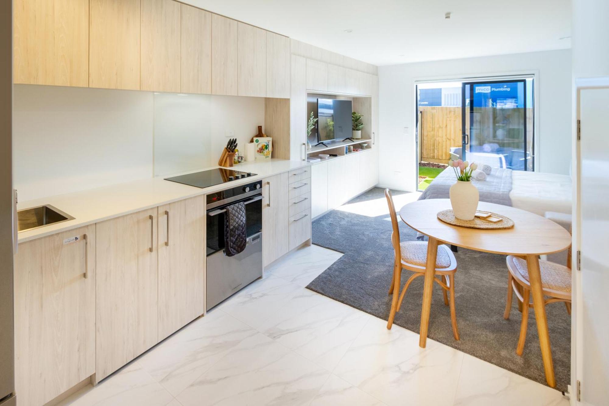 Downtown Delight: Studio At 8 Wilmer With Backyard Christchurch Eksteriør billede