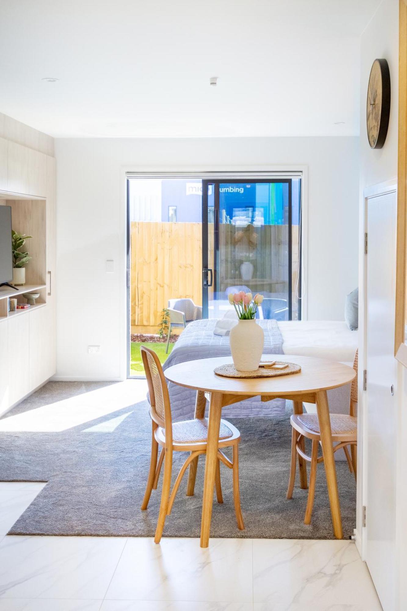 Downtown Delight: Studio At 8 Wilmer With Backyard Christchurch Eksteriør billede