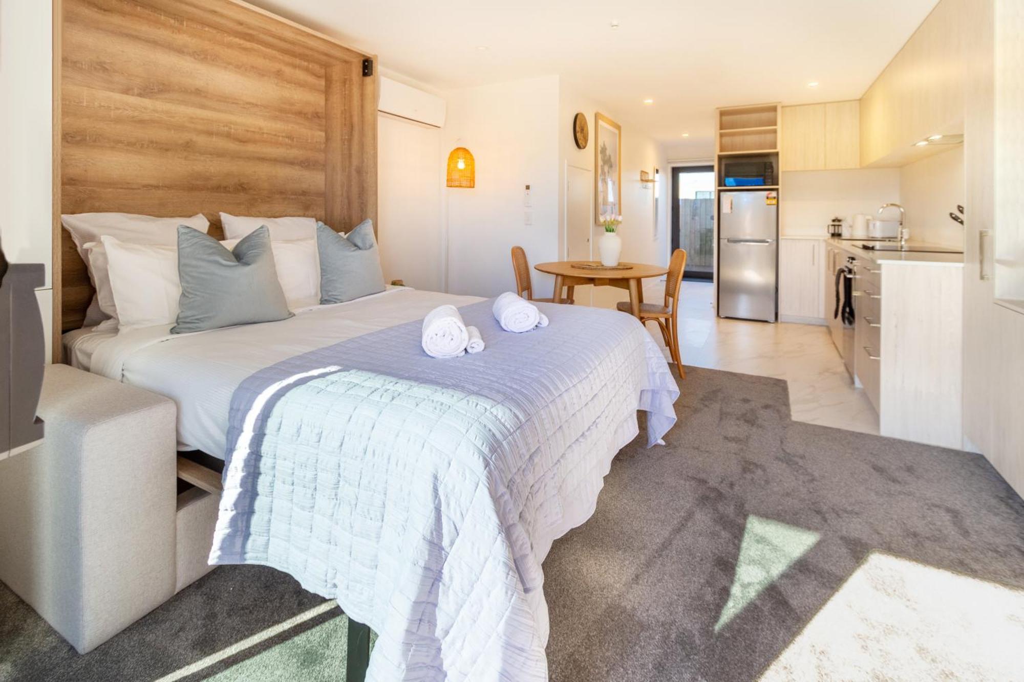 Downtown Delight: Studio At 8 Wilmer With Backyard Christchurch Eksteriør billede