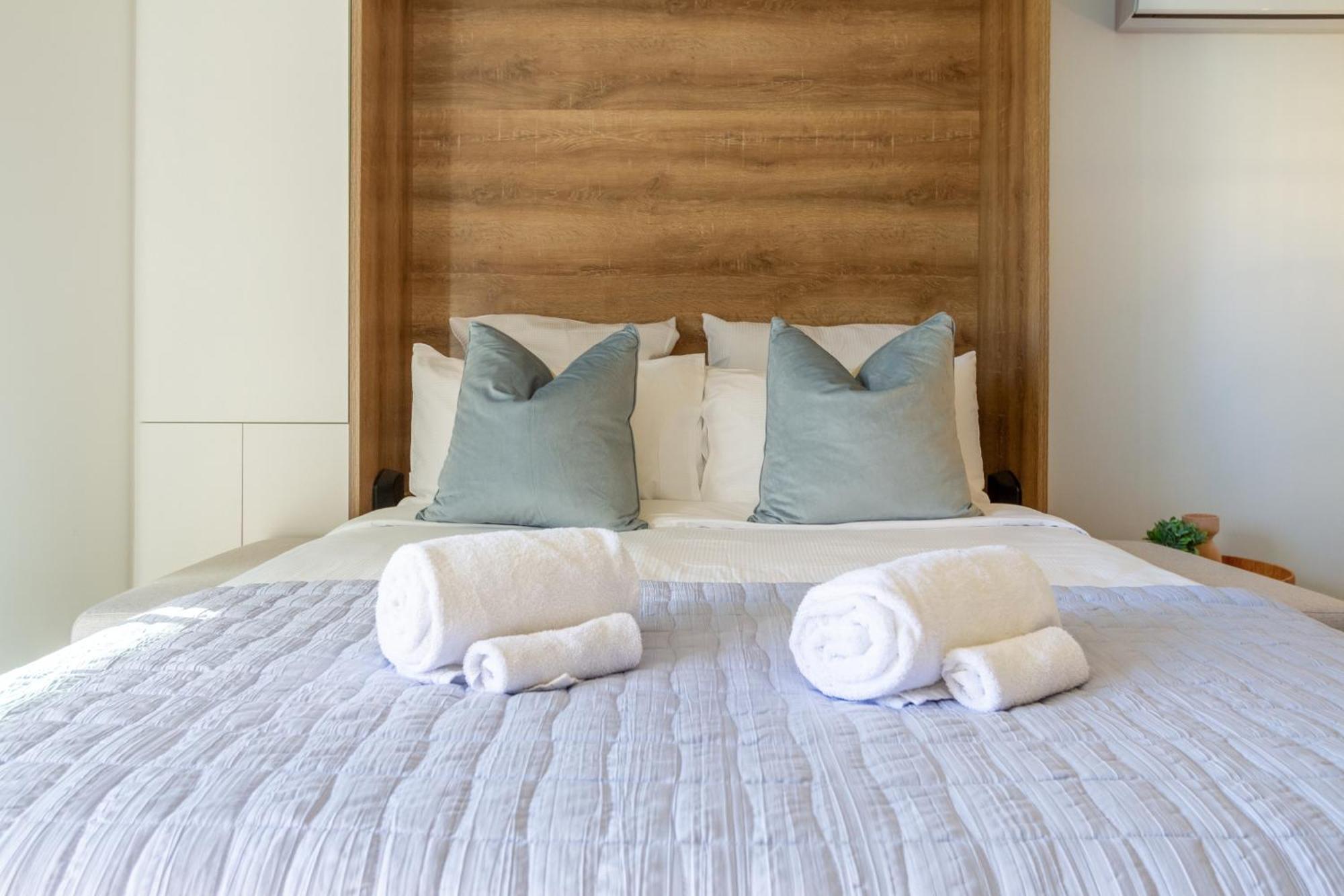 Downtown Delight: Studio At 8 Wilmer With Backyard Christchurch Eksteriør billede