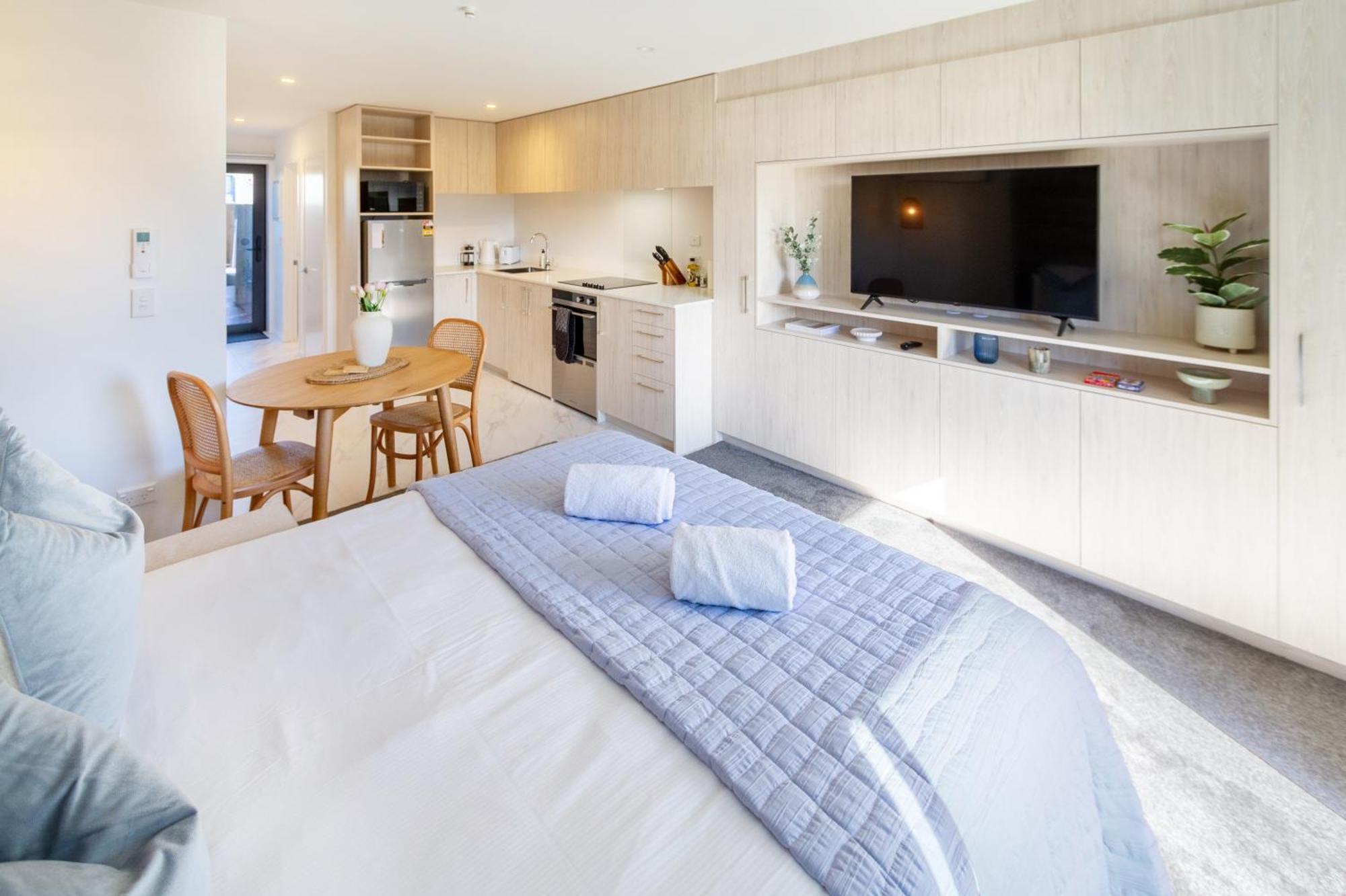 Downtown Delight: Studio At 8 Wilmer With Backyard Christchurch Eksteriør billede